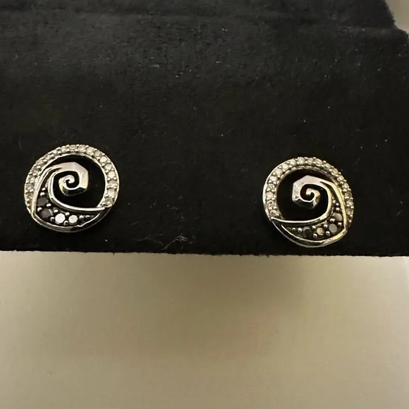 Disney Treasures The Nightmare Before Christmas Diamond Earrings - Picture 2 of 7